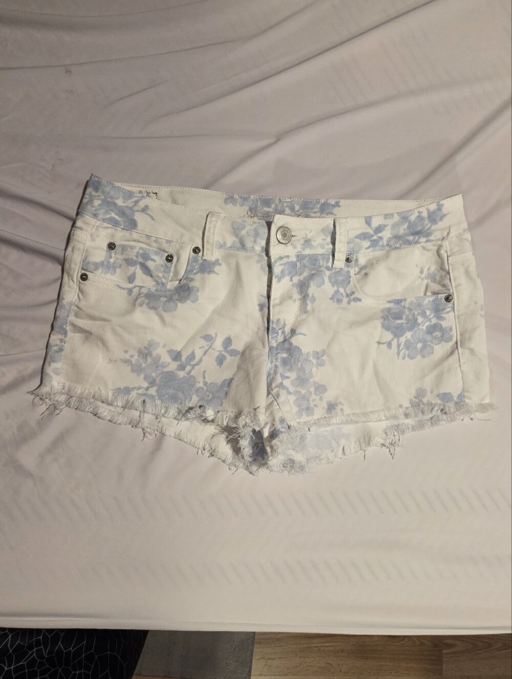 American Eagle White Floral Frayed Hem  Denim Shorts